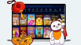 Cartoon-Katze, die eine goldene Münze hält, vor einem Laptop mit Casinospielen, Goldmünzen und einer roten Laterne